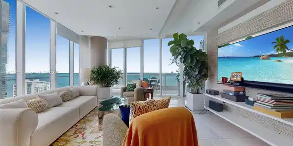 2020 N Bayshore Dr