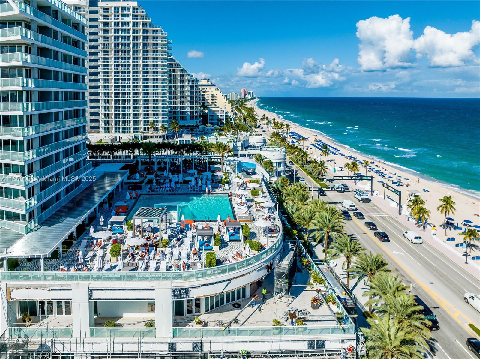 Image 4: pool and beach