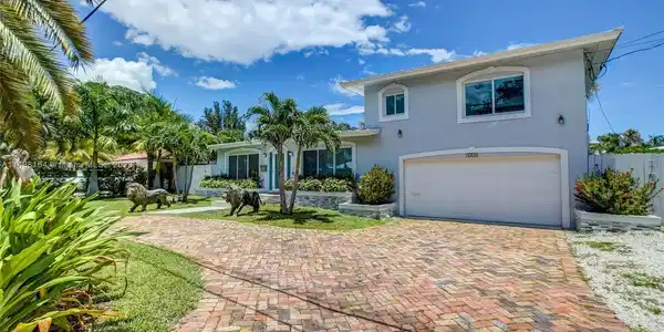 2456 Bayview Dr