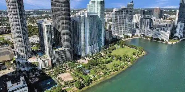1900 N Bayshore Dr