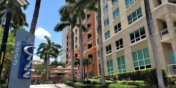 2000 N Bayshore Dr
