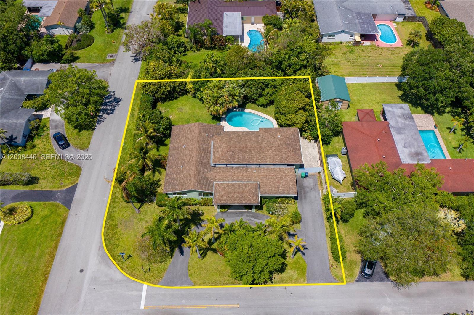 Image 1: 17,812 Sq. Ft. Corner Lot