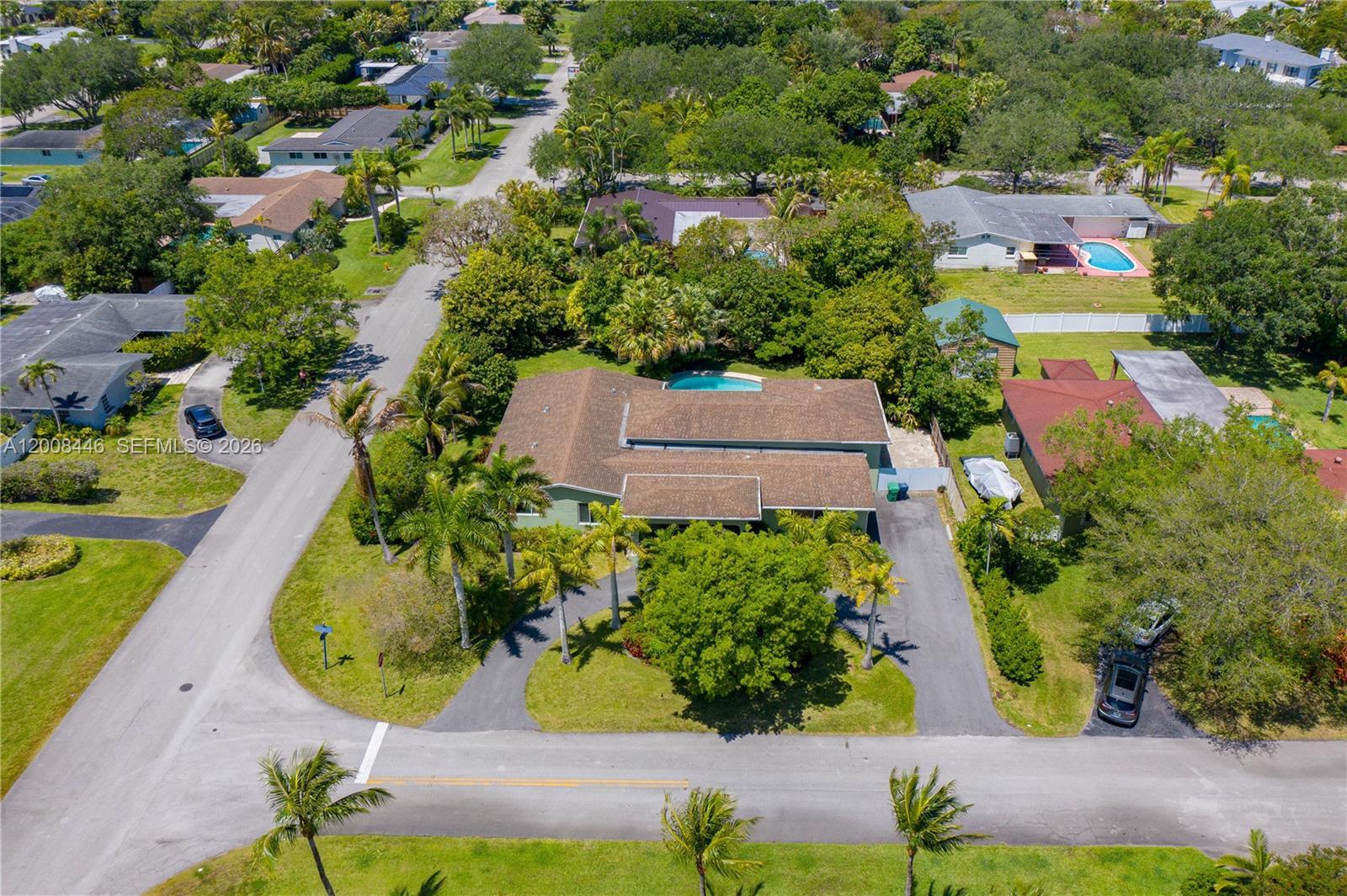 Image 3: Great home with Tropical  Fruit Trees