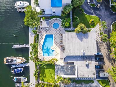 214 Poinciana Dr