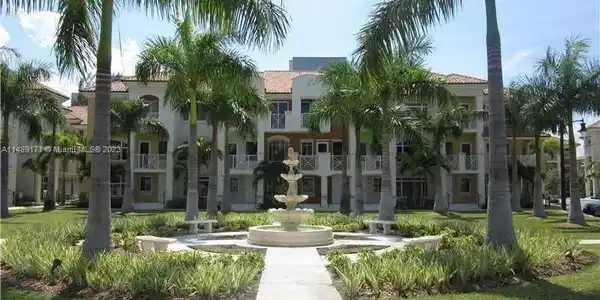 18402 NE 27 CT