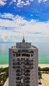 6767 Collins Ave