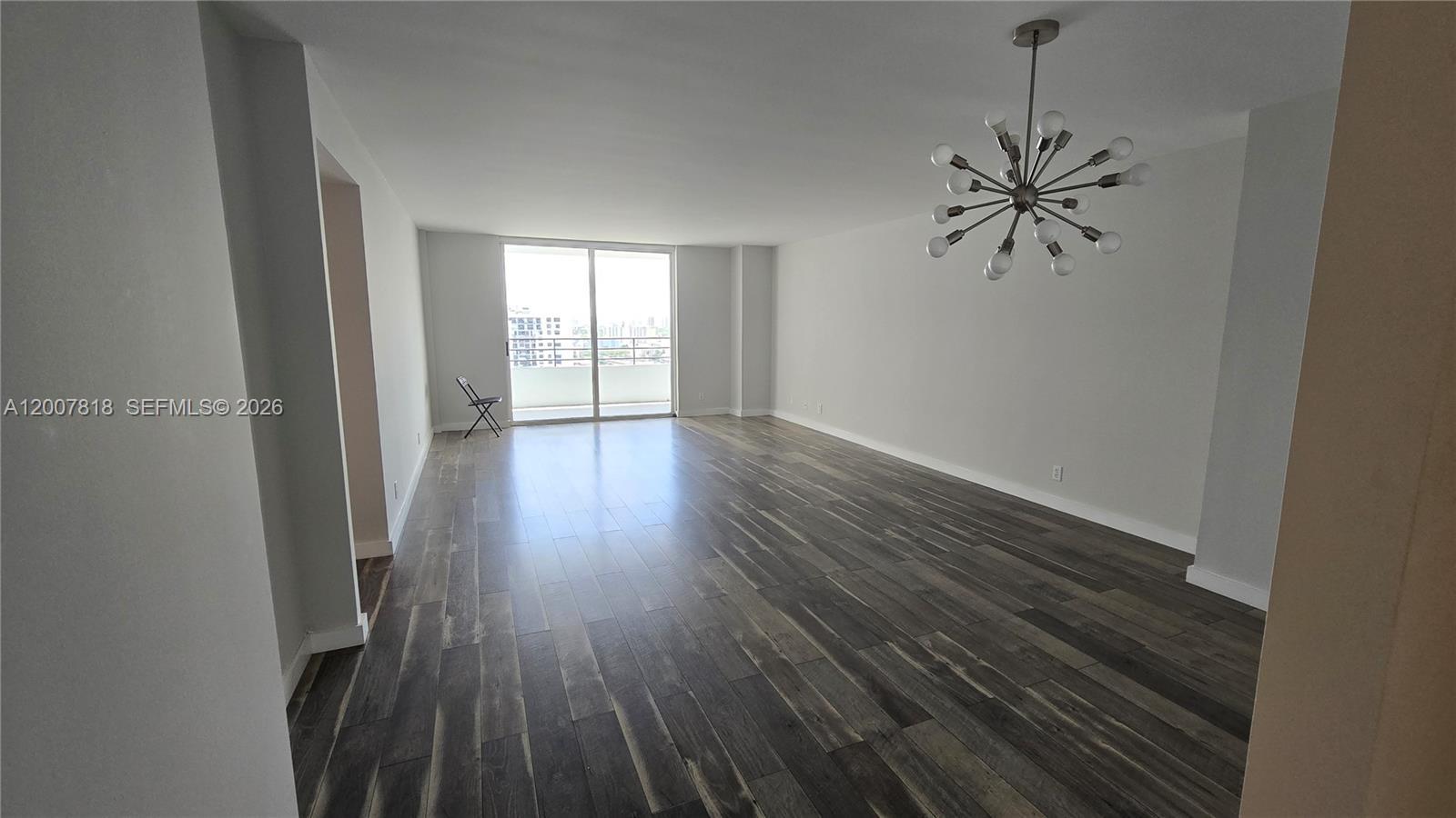 Image 4: Living/Dining Area