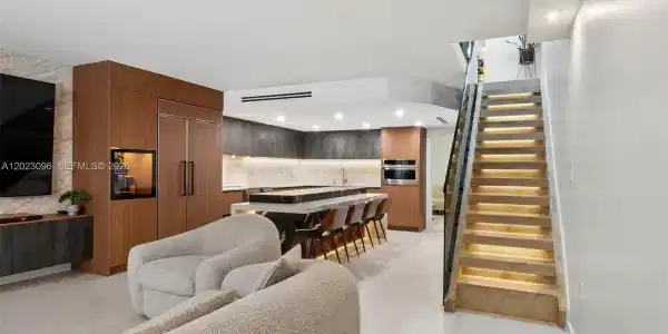425 Grapetree Dr