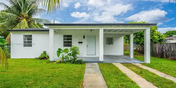 1570 NE 9th Ct