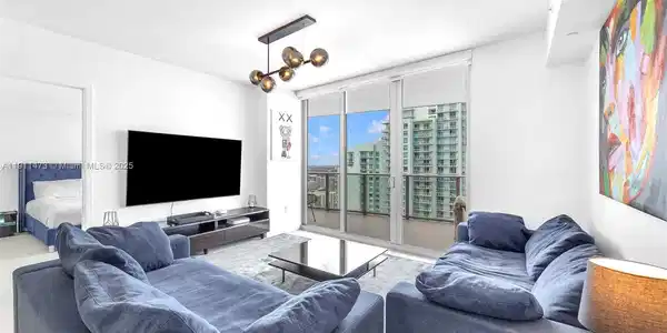 488 NE 18th St
