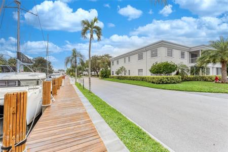 6449 Bay Club