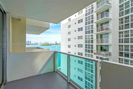 1200 West Ave