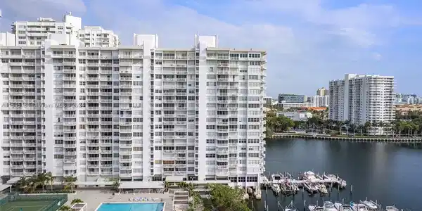18081 Biscayne Blvd