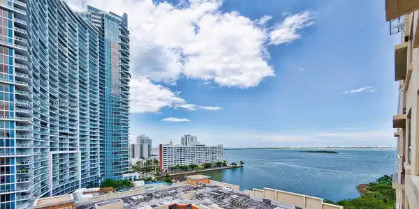 2000 N Bayshore Dr
