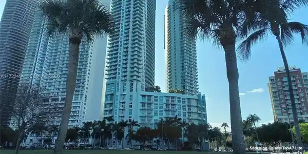 1900 Bayshore Dr