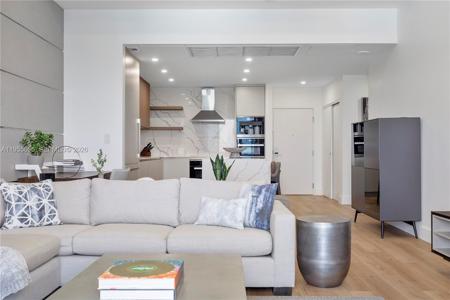 2301 Collins Ave