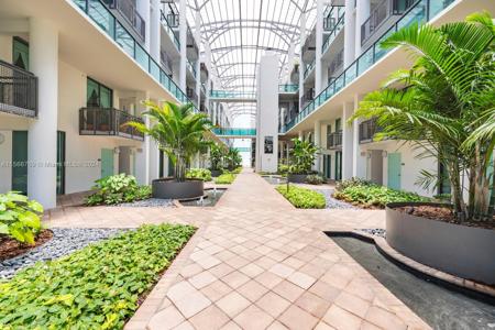 6000 Collins Ave