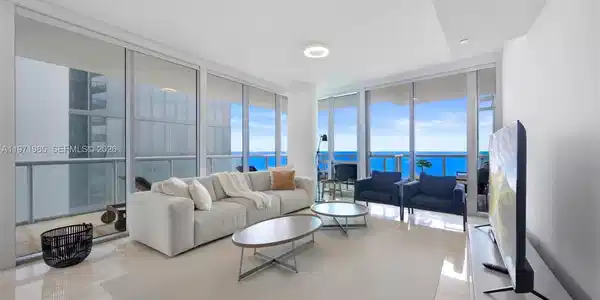 17121 Collins Ave