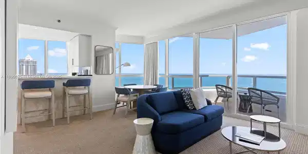 4401 Collins Ave