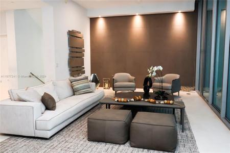 650 NE 32nd St BH4