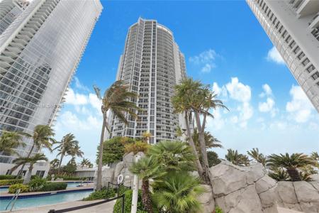 18001 Collins Ave