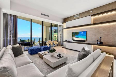 2821 S Bayshore Dr