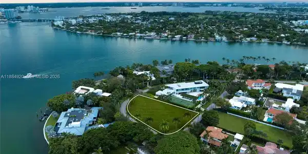 31 La Gorce Circle