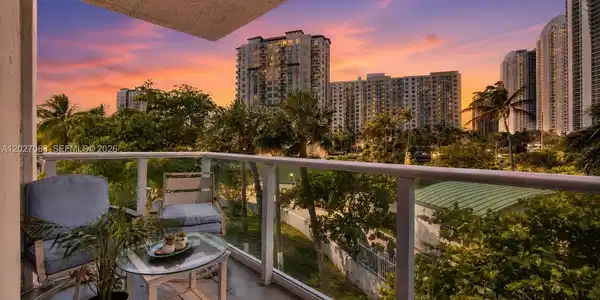 100 Bayview Dr