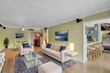 2655 Collins Ave