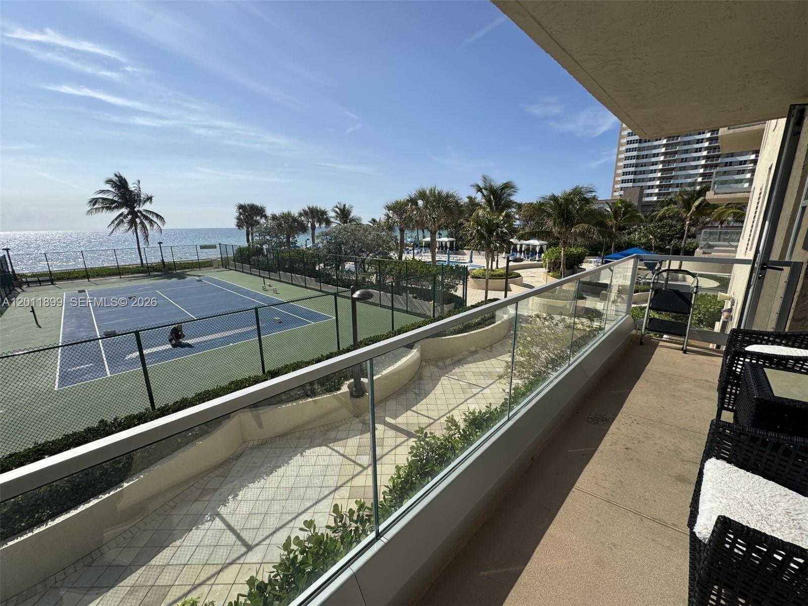 Image 2: Direct Ocean Front!    "Tennis Heaven!"
