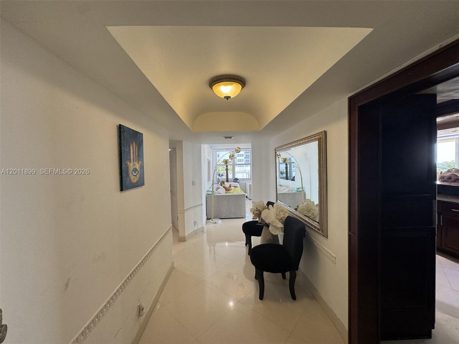 Image 4: Foyer