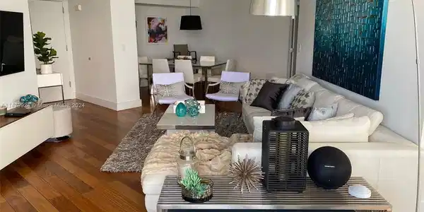 1000 W Island Blvd