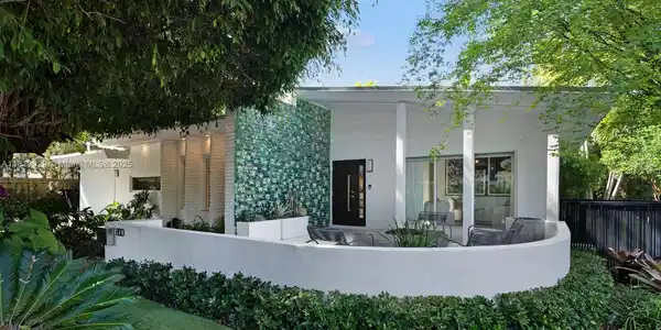 800 E Dilido Dr