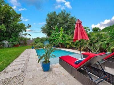 1605 S Palmway