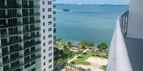 1750 N Bayshore Dr