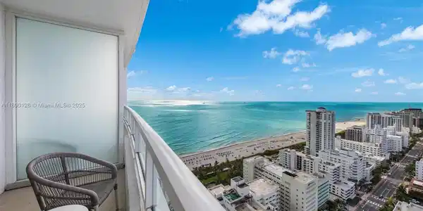 4401 Collins Ave
