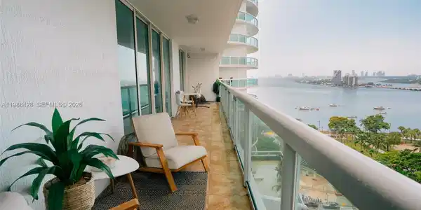 1800 N Bayshore Dr