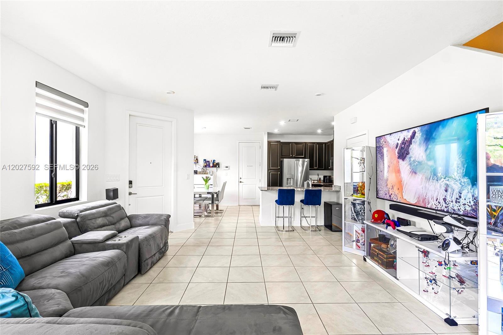 Image 4: Open concept