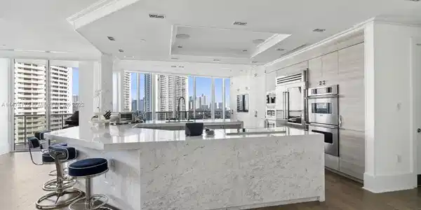 4100 Island Blvd
