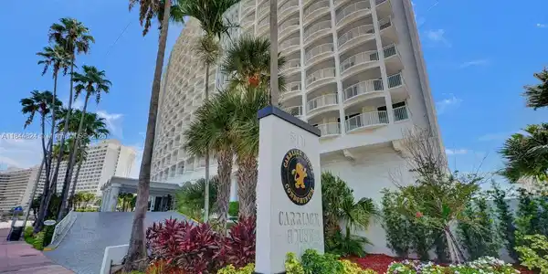 5401 Collins Ave