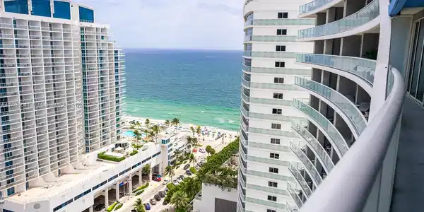 3101 Bayshore Dr