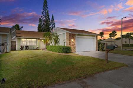 1350 Pelican Ct