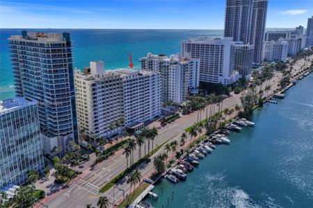 5005 Collins Ave