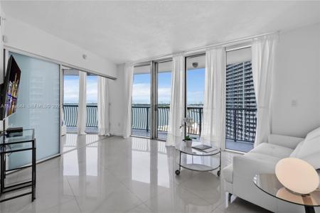 1750 N Bayshore Dr