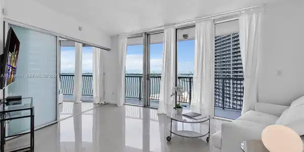 1750 N Bayshore Dr