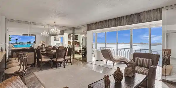11111 Biscayne Blvd