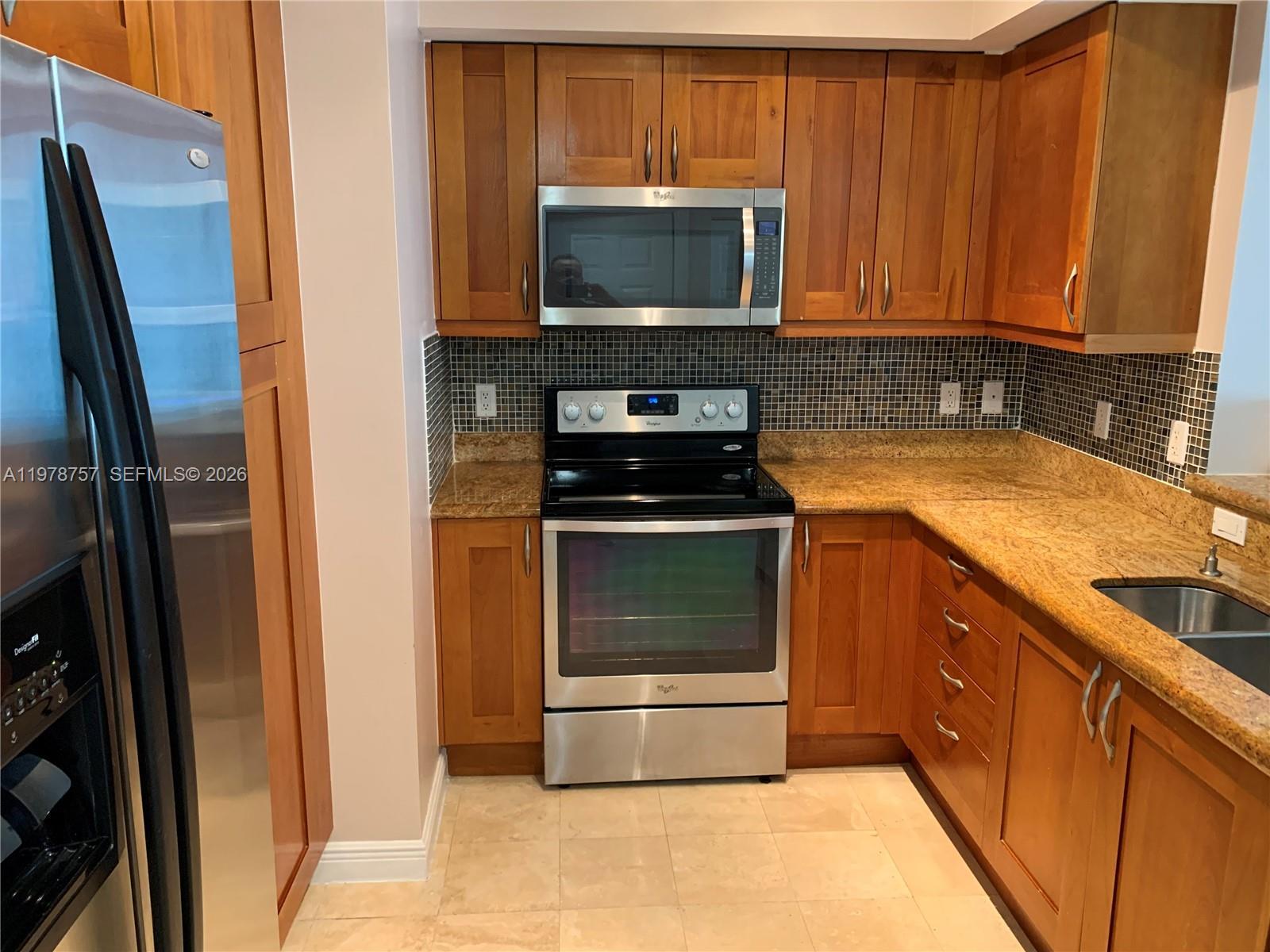 Image 4: Fully equipped kitchen with SS appliances, &granite counter tops