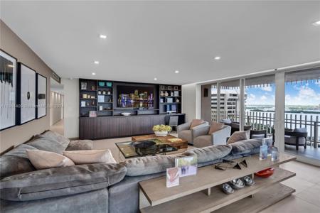 3 Grove Isle Dr