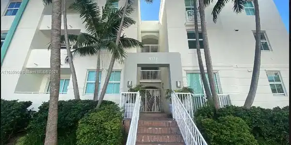 9172 Collins Ave