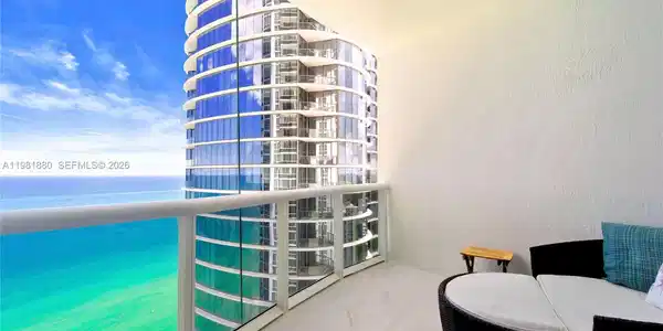 15811 Collins Ave